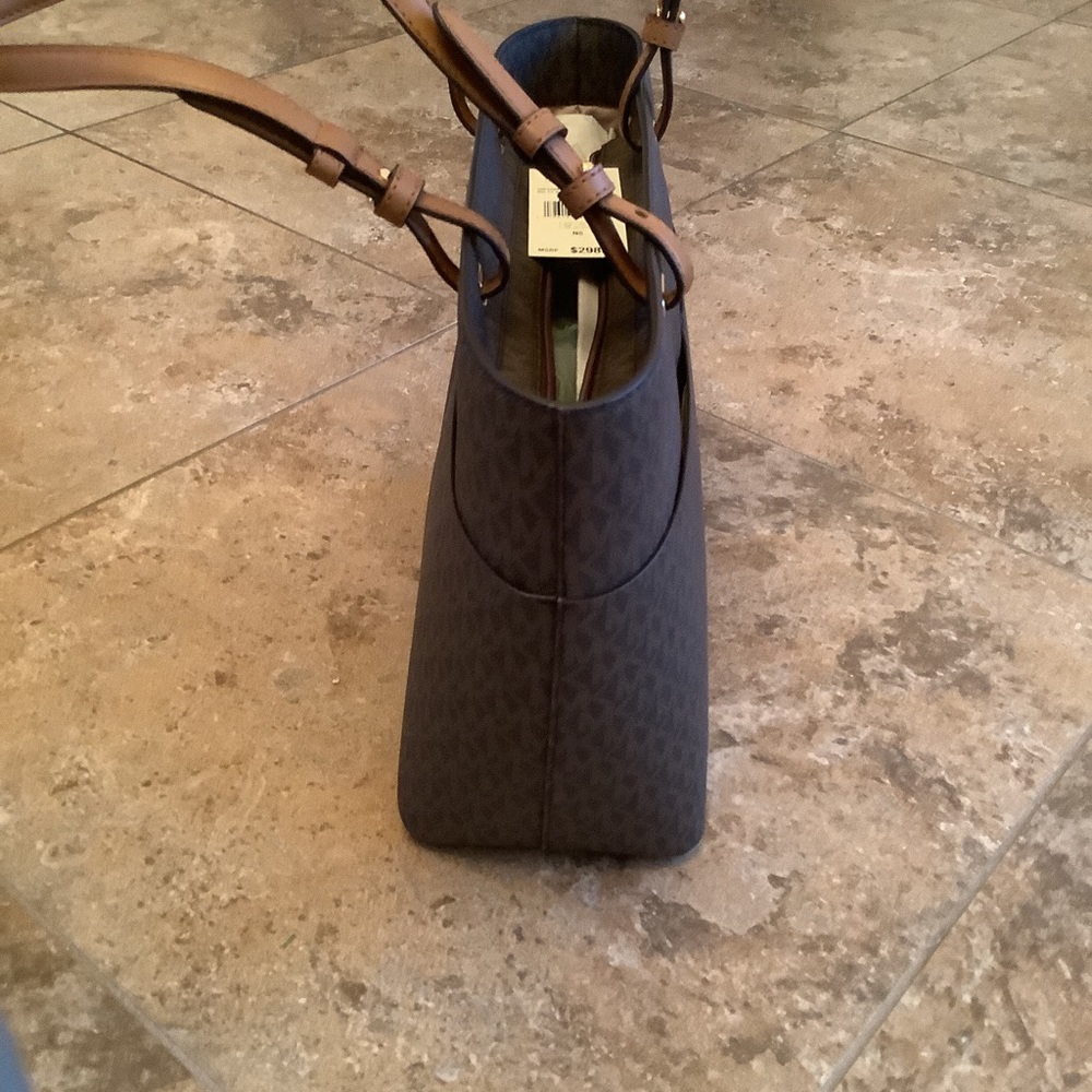 Lady’s MK purse tote - Picture 4 of 4